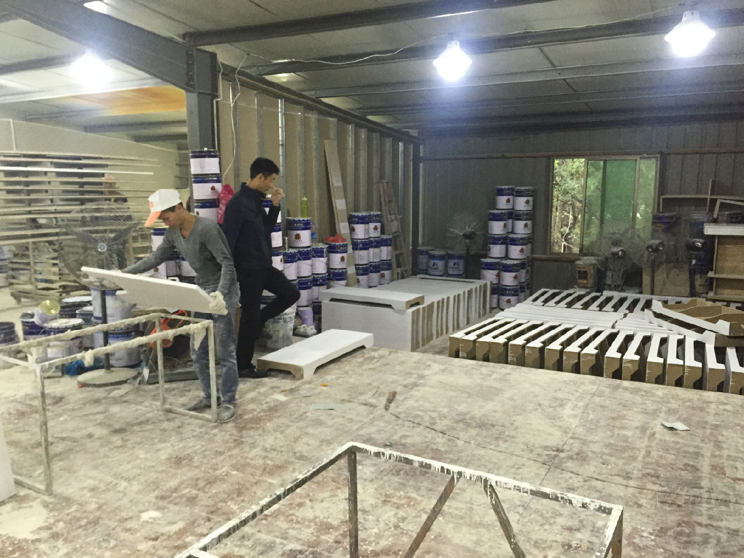 香港堡润家具漆，深入一线 服务厂商