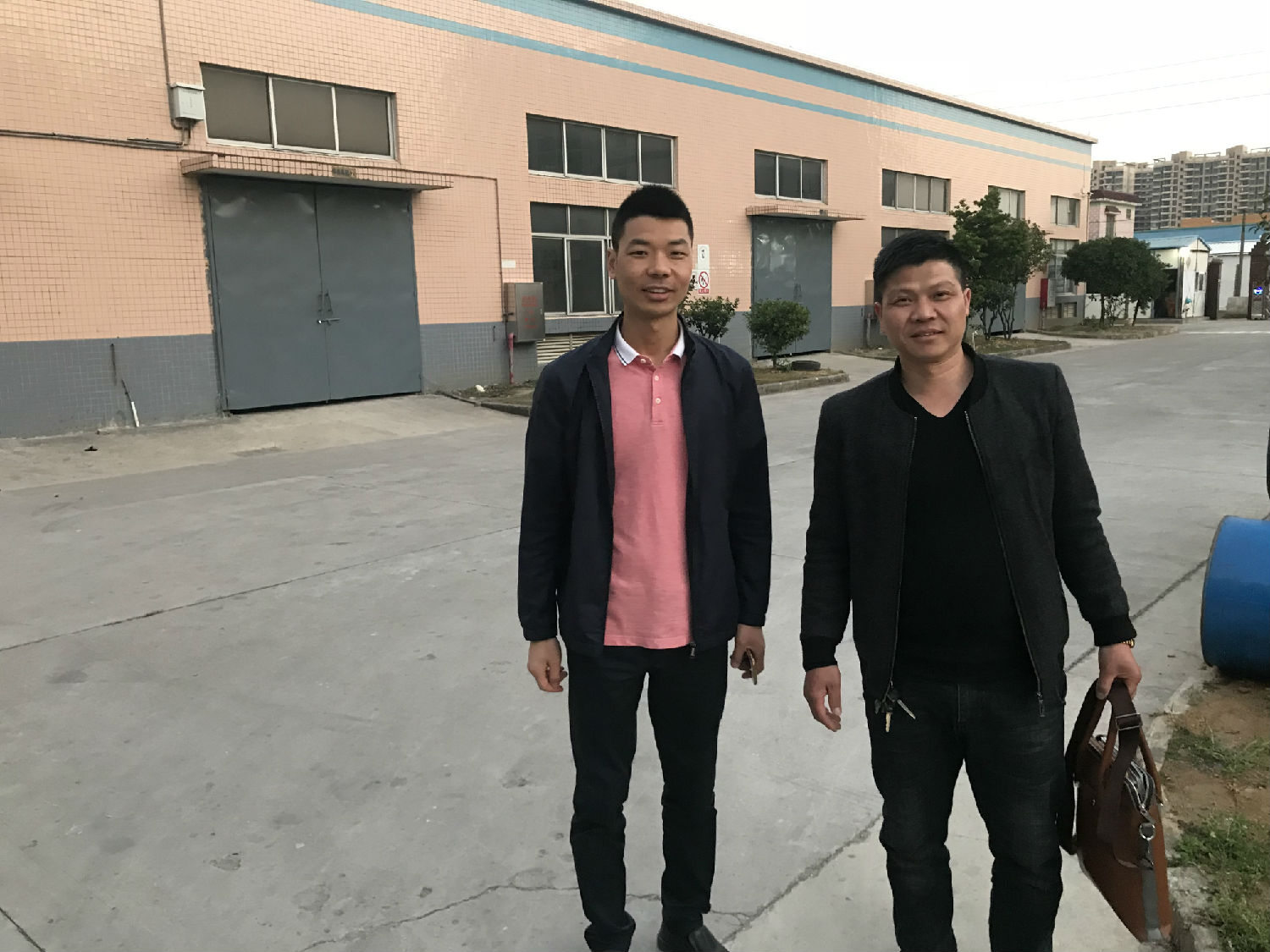 来自品牌的力量：河南安阳经销商到堡润家具漆厂家实地考察！