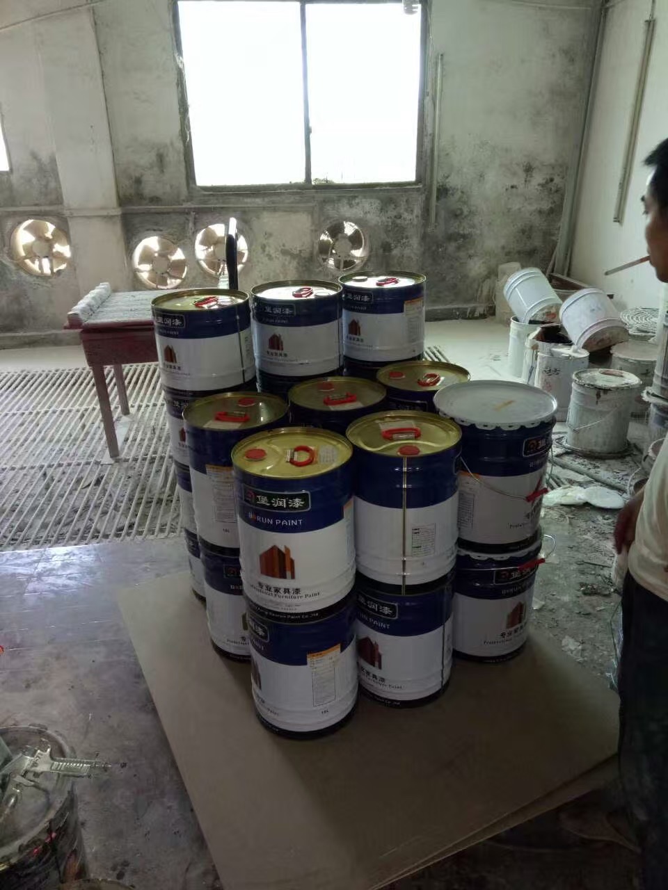 中山家具漆市场有多少种产品，随堡润漆小编来看一下！