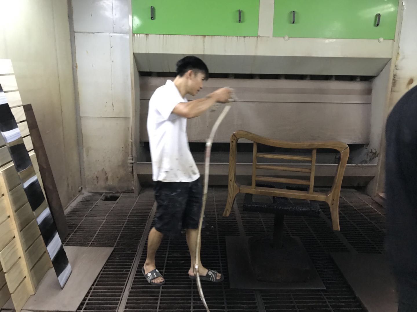 堡润家具漆施工