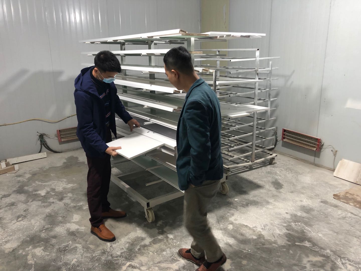 广东家具漆品牌堡润漆厂家近期走访一批外省家具漆经销商,加大扶持力度! 广东家具漆品牌堡润漆厂家近期走访一批外省家具漆经销商,加大扶持力度!