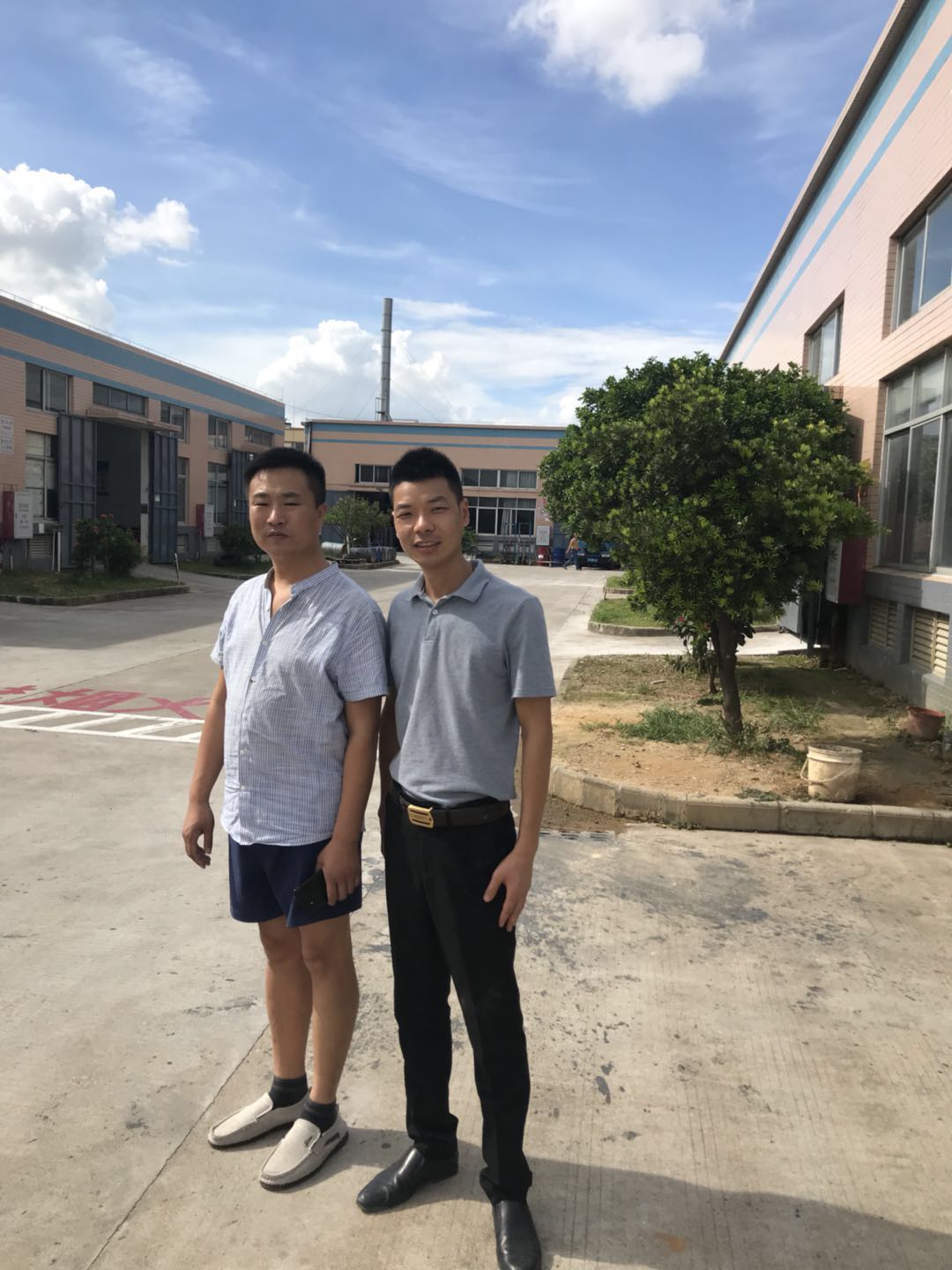 快讯：山东德州意向客户到堡润家具漆考察