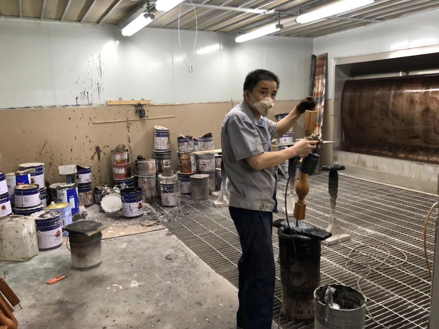 家具漆怎样预防慢干和开裂，堡润漆为您解读.